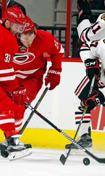 Carolina beats Chicago 3-2 to continue surge on home ice (Dec 30, 2016)
